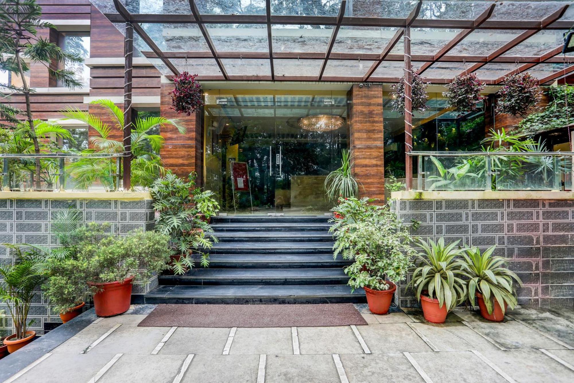 Super Townhouse Oak Pacify Hills Ξενοδοχείο Rājpur Εξωτερικό φωτογραφία