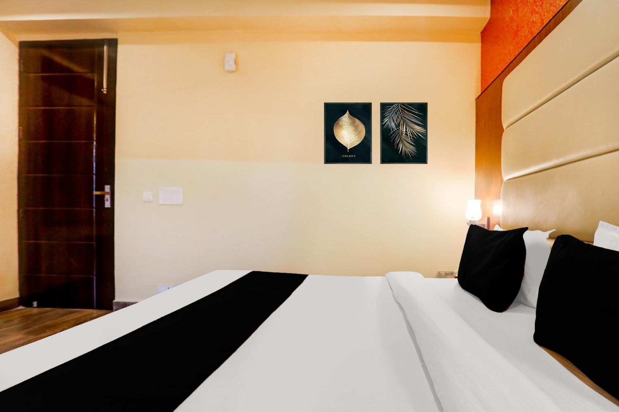 Super Townhouse Oak Pacify Hills Ξενοδοχείο Rājpur Εξωτερικό φωτογραφία