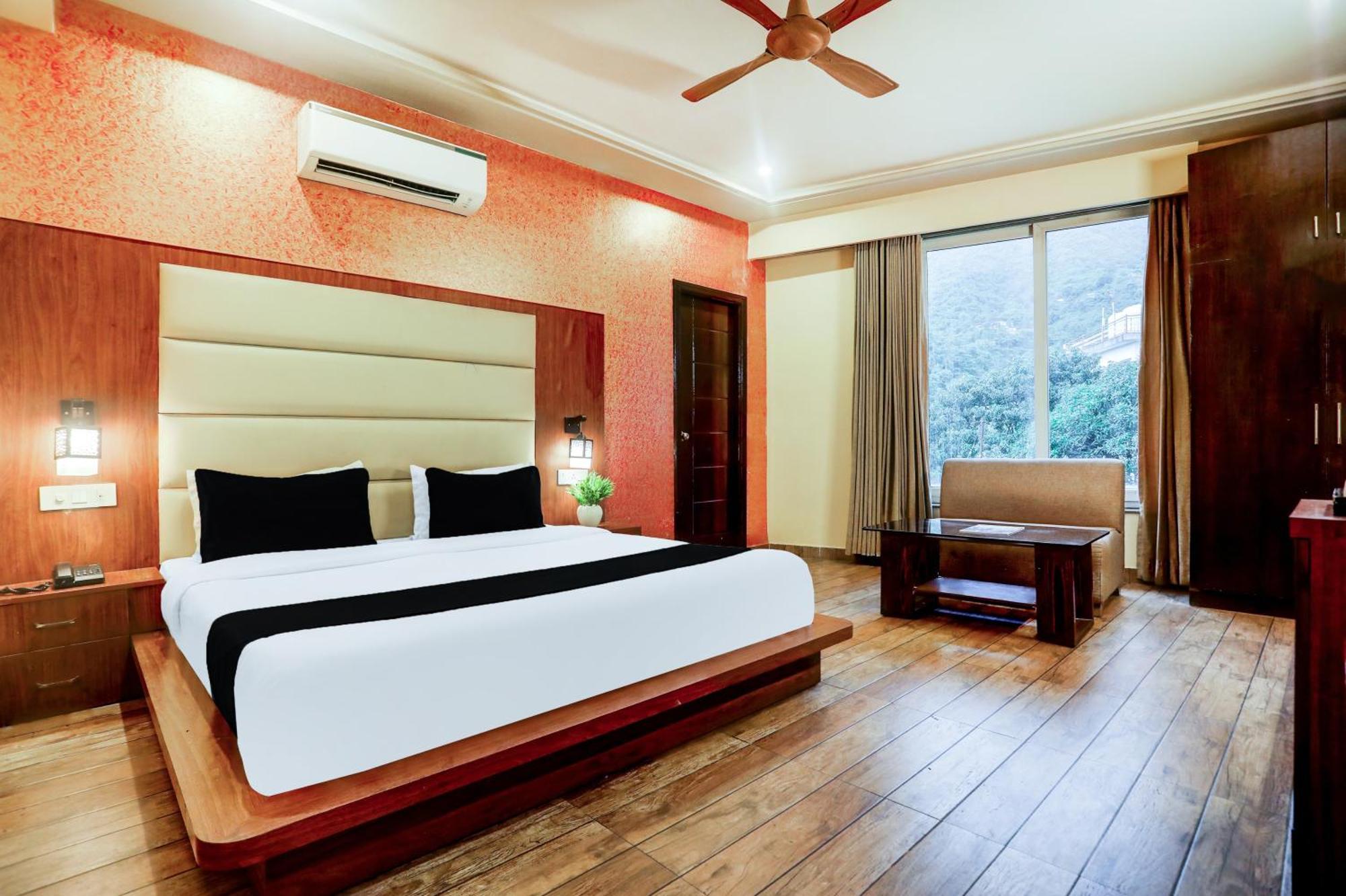 Super Townhouse Oak Pacify Hills Ξενοδοχείο Rājpur Εξωτερικό φωτογραφία