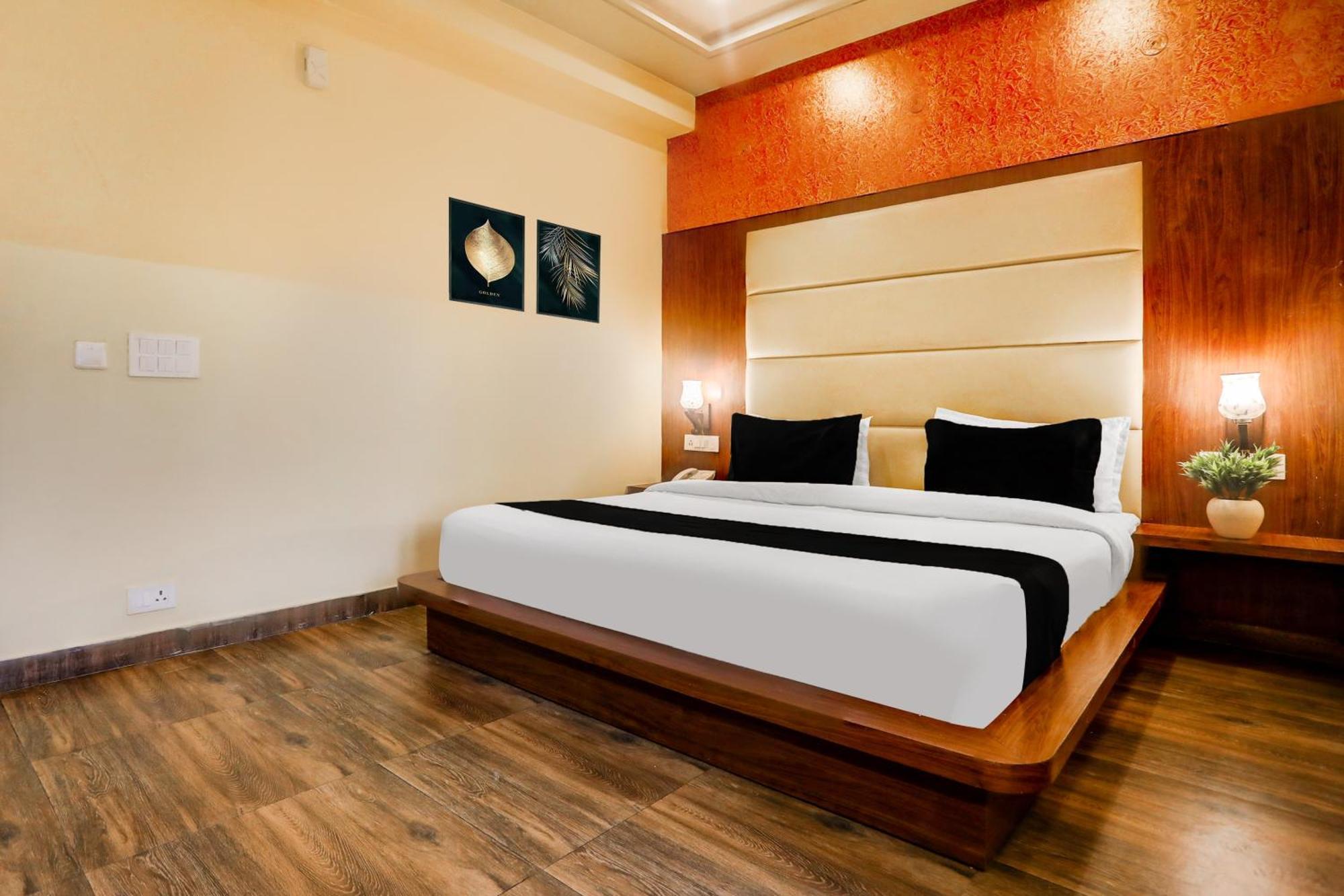 Super Townhouse Oak Pacify Hills Ξενοδοχείο Rājpur Εξωτερικό φωτογραφία
