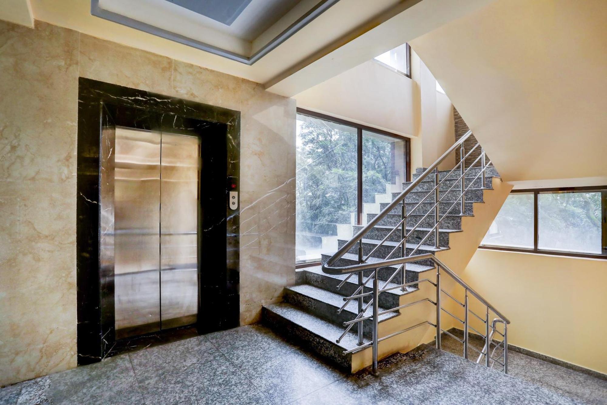 Super Townhouse Oak Pacify Hills Ξενοδοχείο Rājpur Εξωτερικό φωτογραφία