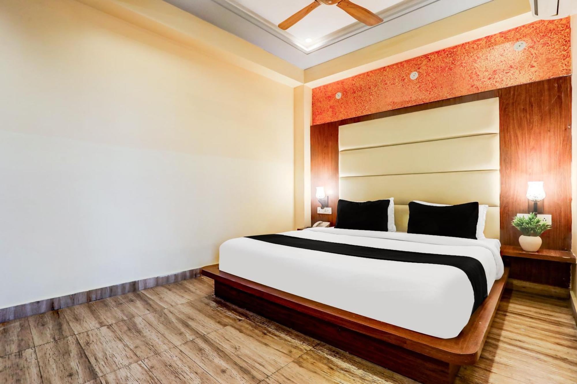 Super Townhouse Oak Pacify Hills Ξενοδοχείο Rājpur Εξωτερικό φωτογραφία